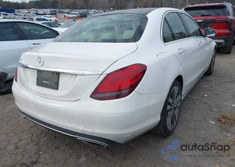 2021 Mercedes-Benz C 300 Sedan z USA, uszkodzony, nr VIN W1KWF8DB2MR606717